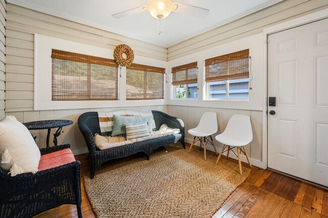 Foto del edificio - 220 Cleland St