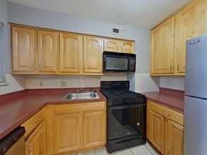 Building Photo - 6917 Colonial Woods Dr
