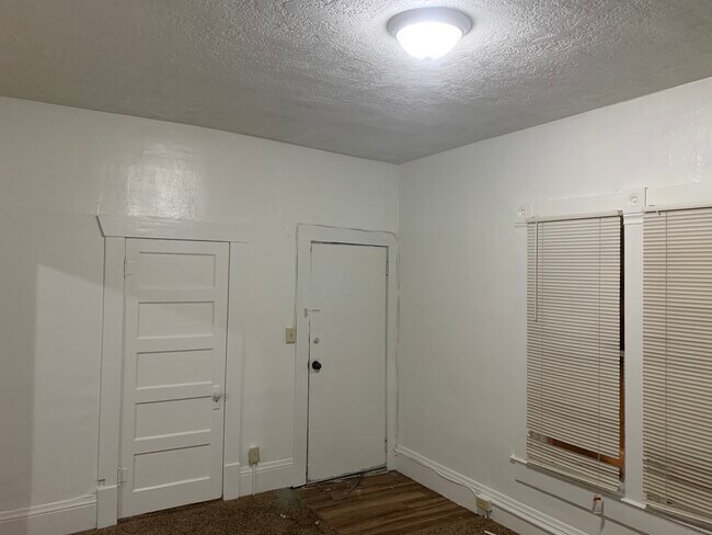 Building Photo - 337 #2 W Bridger St