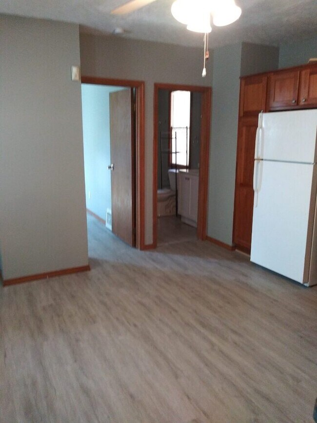 Building Photo - 2116 W 32nd St
