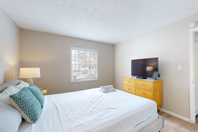 Foto del edificio - 1102 Carlton Arms Blvd