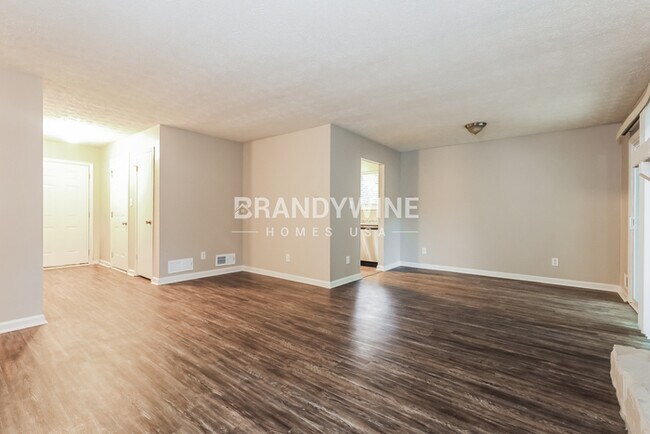 Foto del edificio - 9347 Forest Knoll Dr