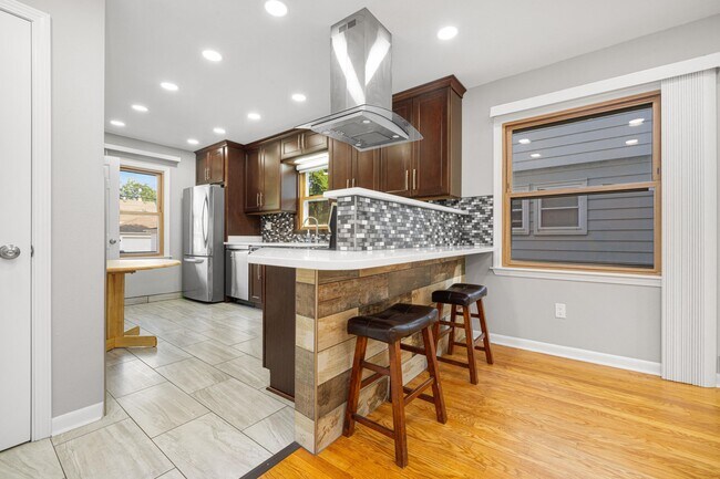 Foto del edificio - 5348 N Lydell Ave