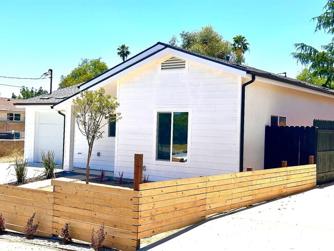 Building Photo - 1675 University Dr