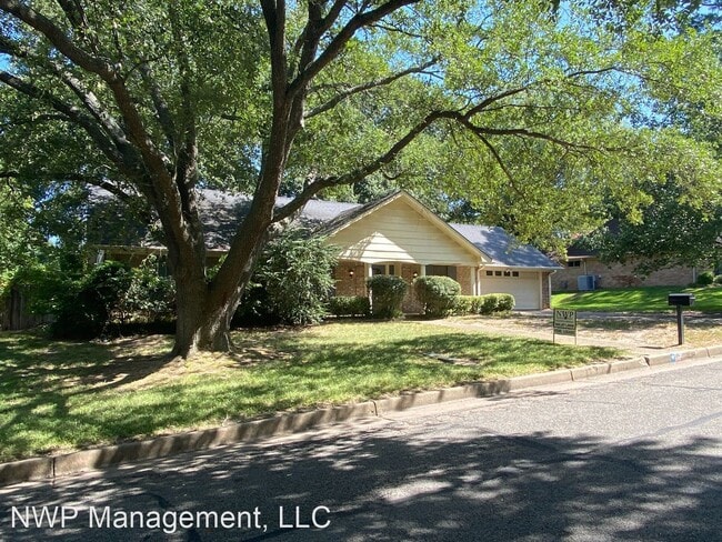 Building Photo - 3 br, 2 bath House - 805 Spring Creek