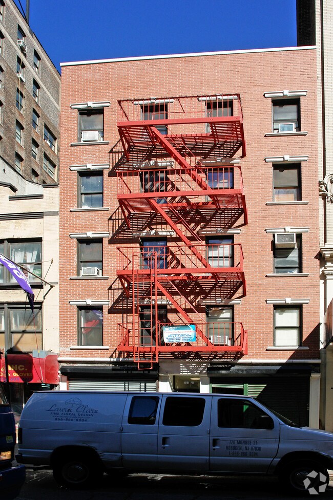Foto del edificio - 135 W 28th St