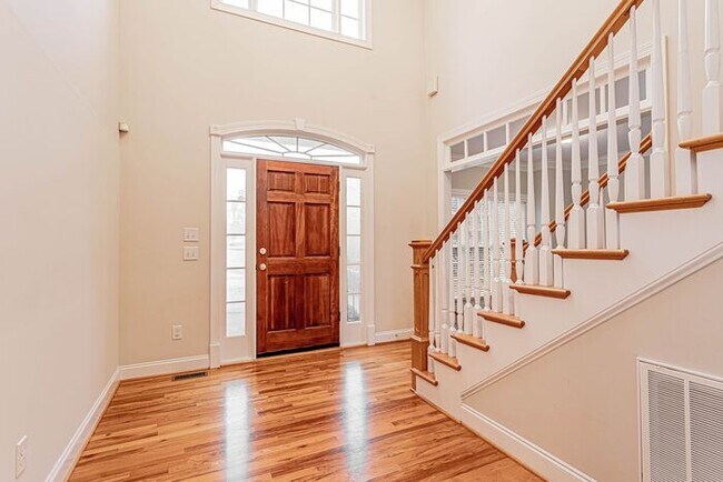 Building Photo - Gorgeous Home In Stonehaven Subdivision
