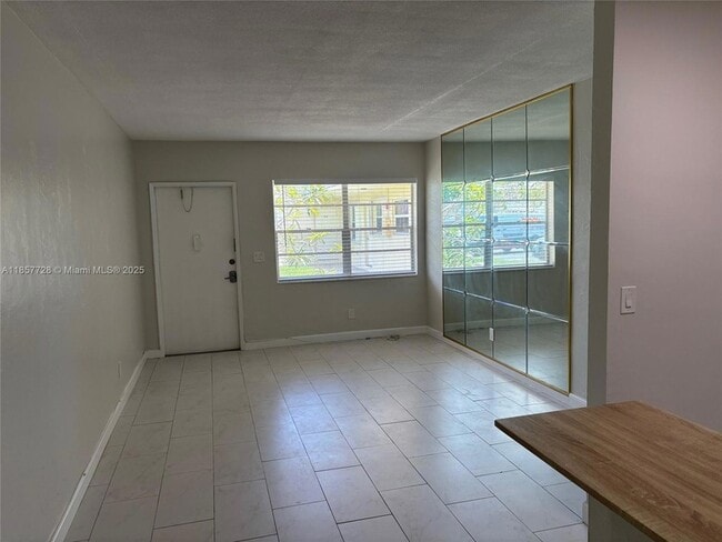 Foto del edificio - 1301 N 12th Ct