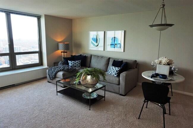 Foto del edificio - 3480 N Lake Shore Dr