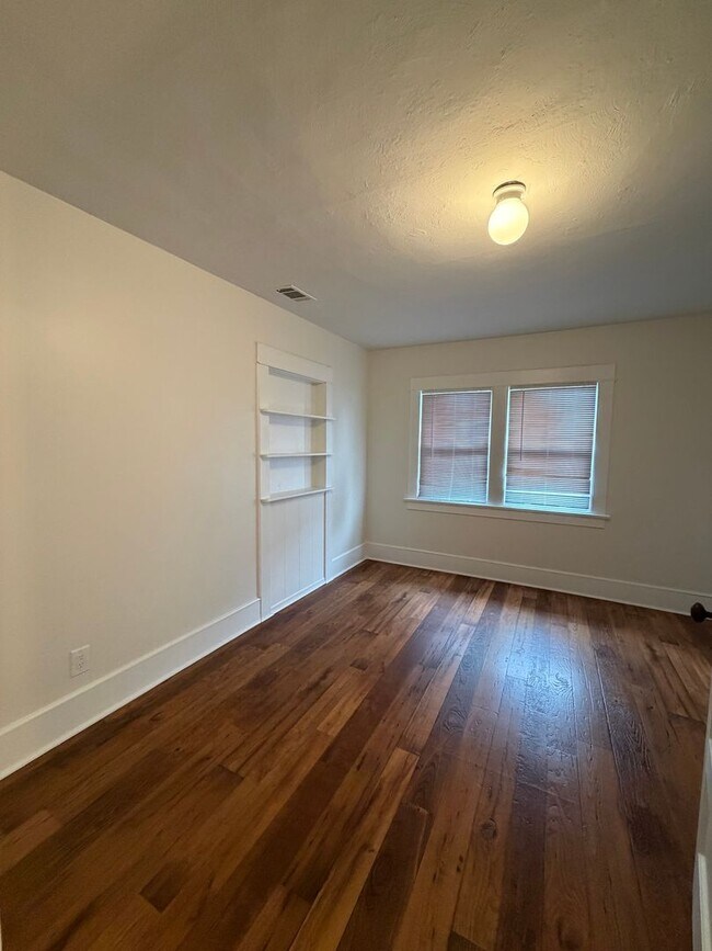 Foto del edificio - 535-537 E. Van Bibber