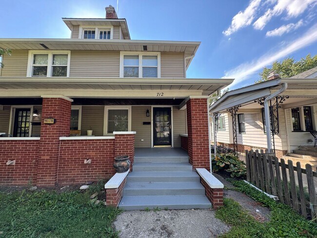 Building Photo - 712 Dequincy St