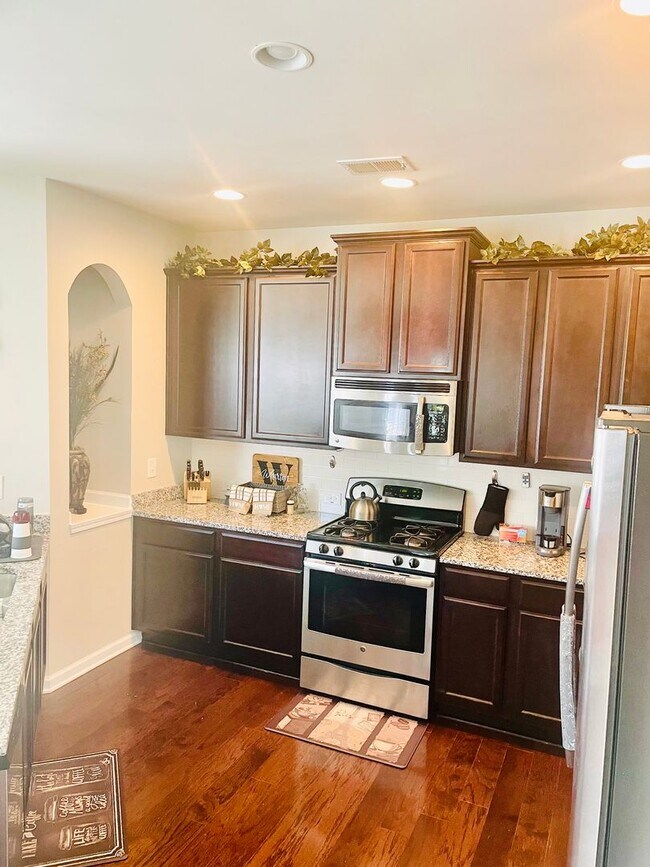 Building Photo - Wonderful Three Bedroom Home in Northeast Columbia!