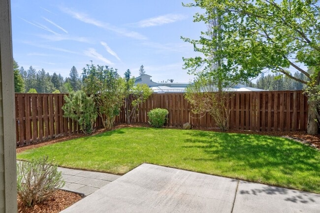 Building Photo - ARTS & CRAFTS GORGEOUS 2 STORY 3 BEDROOM + OFFICE 2.5 BATH. POOL, CLUBHOUSE, TENNIS INCLUDED!