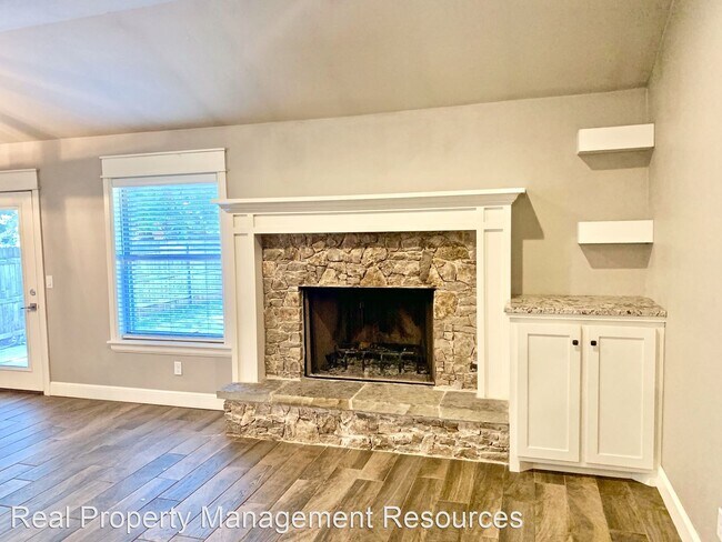 Building Photo - 3 br, 2 bath House - 1801 Yosemite Pl