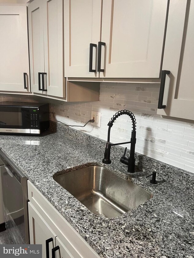Foto principal - 10112 Campus Way S