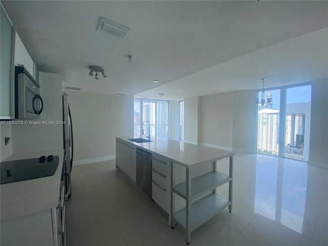 Foto del edificio - 185 SW 7th St