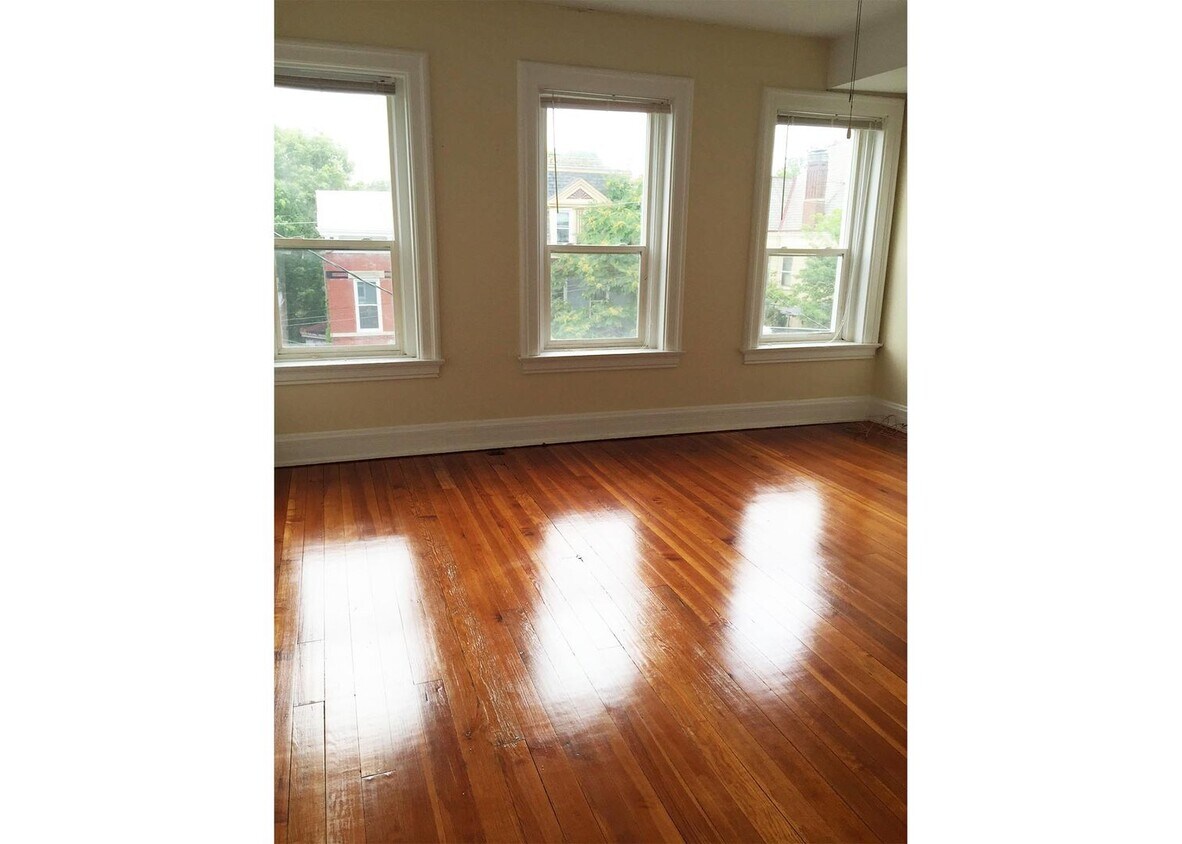 Foto principal - 3222 Bishop St