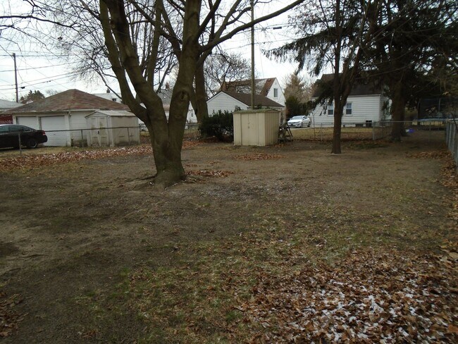 Foto del edificio - 2/1 ranch available - OPEN HOUSE SAT 7/25 2-4PM AND SUN 7/26 12:30-2:30