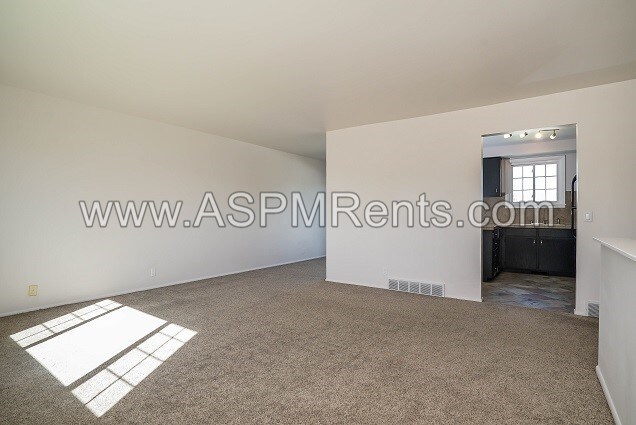 Building Photo - 3538 W Ogallala Dr