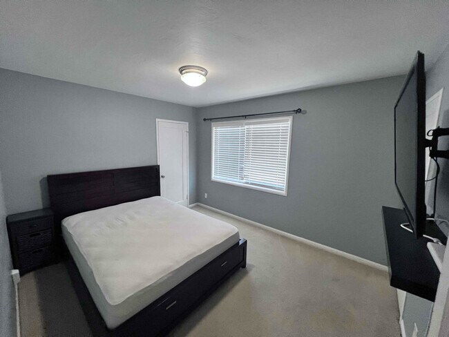 Foto del edificio - 13809 Bancroft Ave