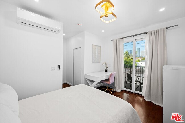 Foto del edificio - 10623 W Olympic Blvd