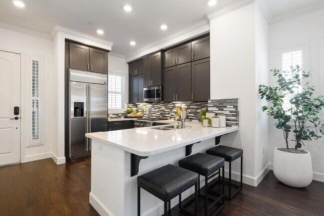 Foto del edificio - Huge and Lovely home