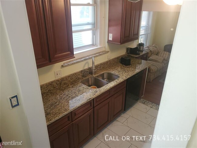 Photo - 1115 White St House