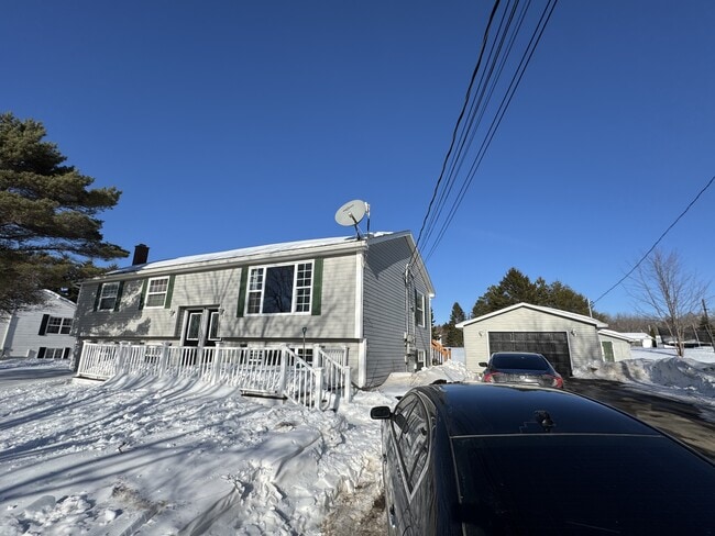 Building Photo - 4619 Rue Principale