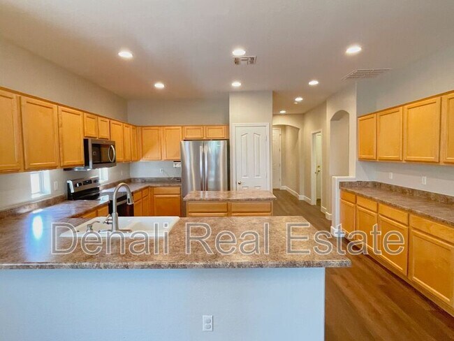 Building Photo - 3326 E Powell Ct