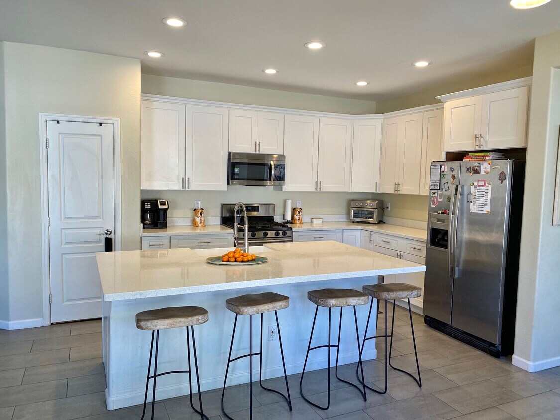 Foto principal - 6804 W Lone Cactus Dr