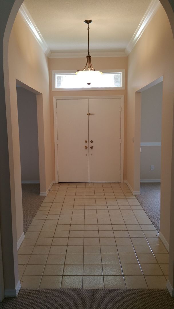 Building Photo - Spacious 4/2.5 Pool Home with 2-Car Garage...
