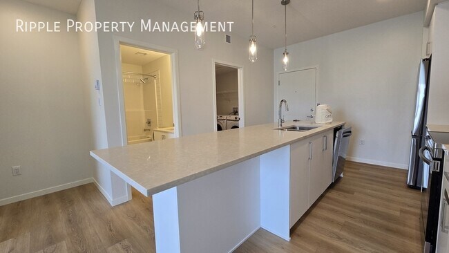 Building Photo - Modern 1 Beds, 1 Baths Apartment/Condo | N...
