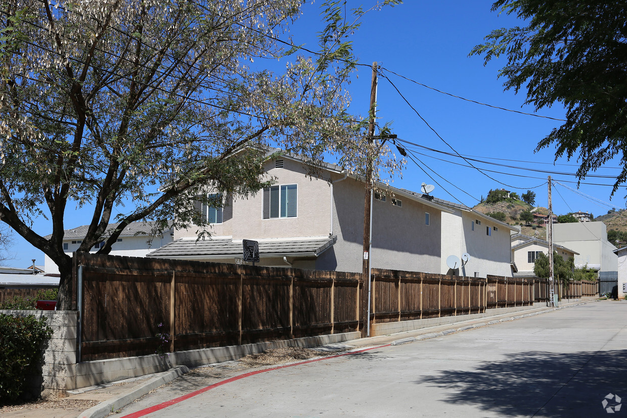 Building Photo - 1178 Persimmon Ave