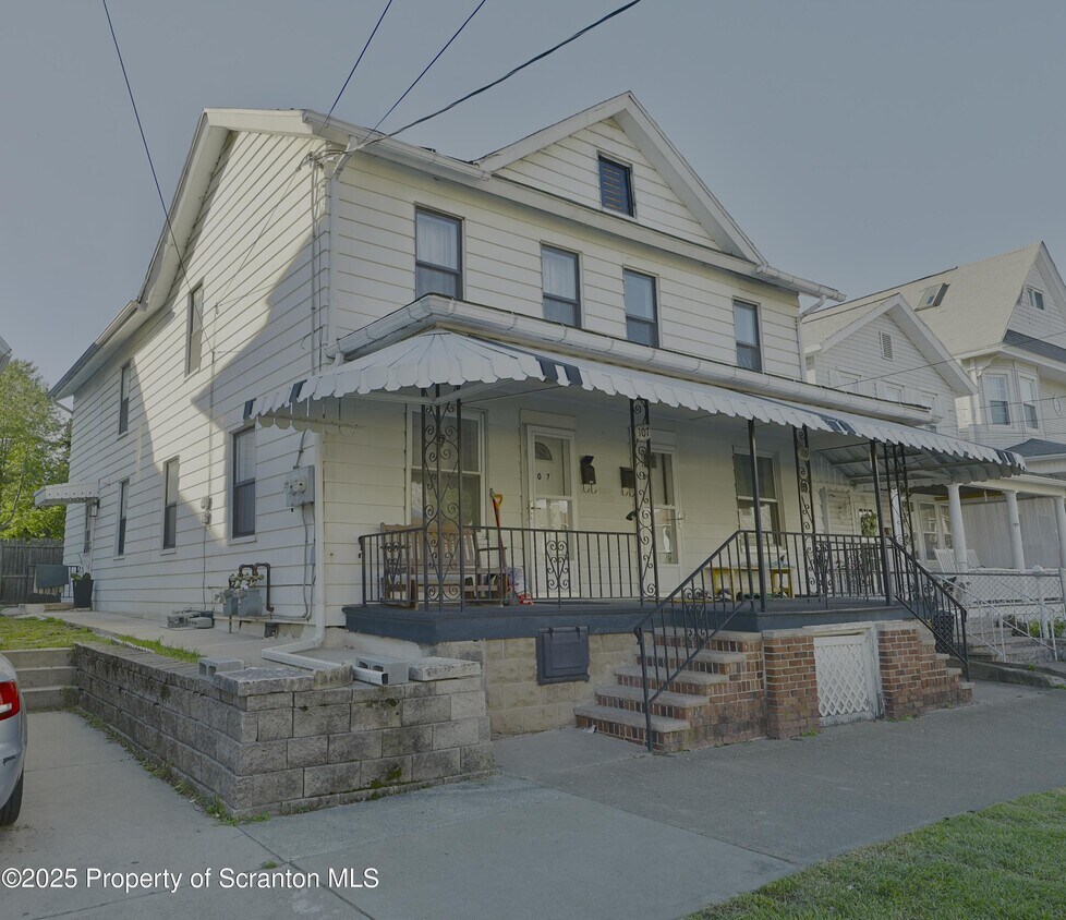 Primary Photo - 107 S Sumner Ave