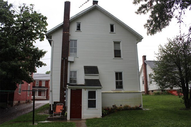 Building Photo - 120 Main St