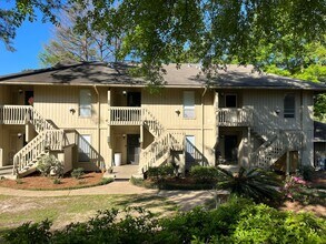 Building Photo - 2069 Sea Cliff Dr N
