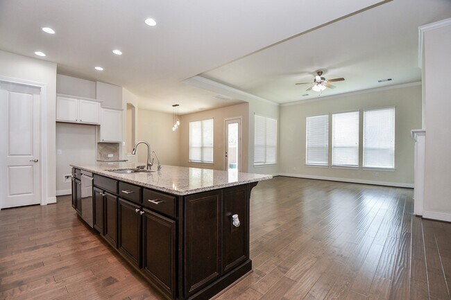 Foto del edificio - 25106 Sundance Park Ln