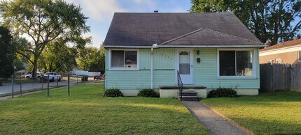 Building Photo - 17284 Ivanhoe St