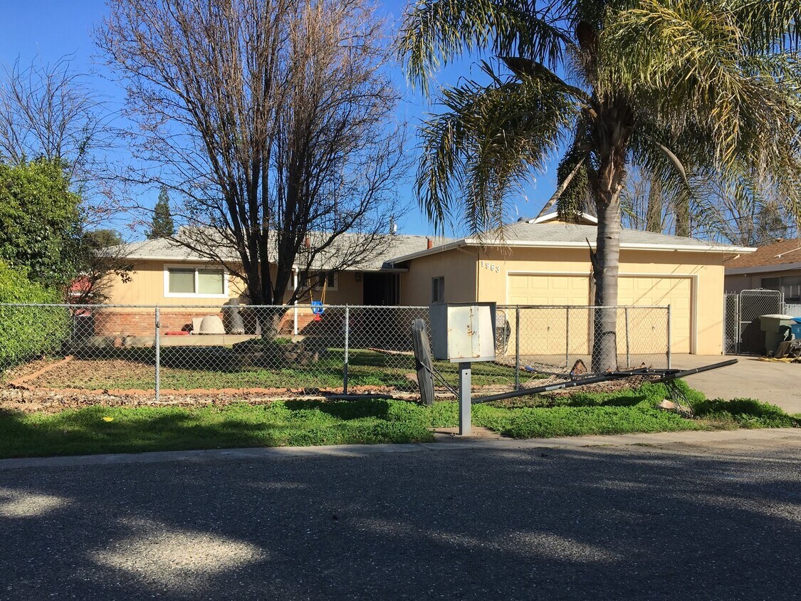 Primary Photo - 4 bedroom house in Olivehurst