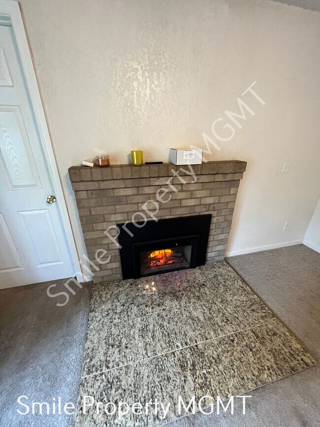 Foto del edificio - A charming ranch-style single-family home located in the Milwaukie area.