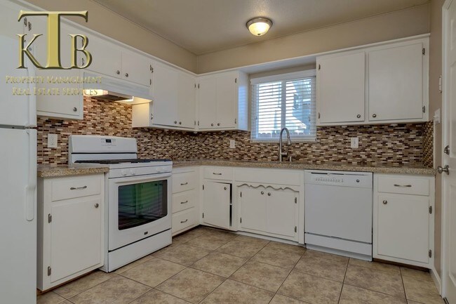 Building Photo - Old Roseville 3 bedroom home with upgrades