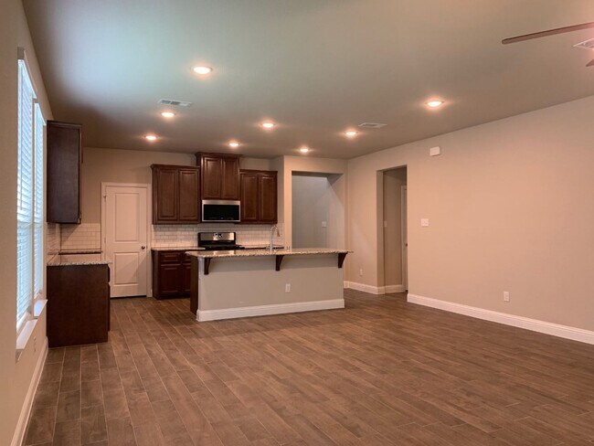 Building Photo - 1512 Elixabeth