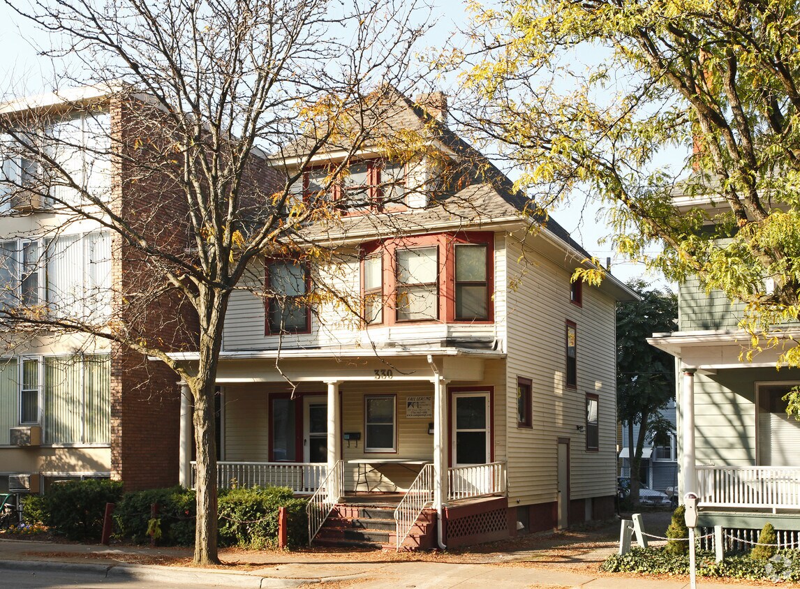 Primary Photo - 330 Thompson St