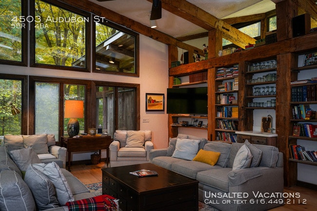 Building Photo - Amazing home located in Castle Park
