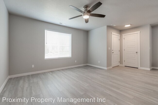 Building Photo - 3 br, 2.5 bath House - 2483 E. Goldstone S...