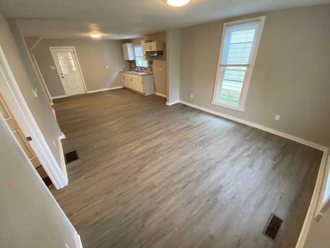 Building Photo - Campbell Estate : ** MOVE IN SPECIAL**