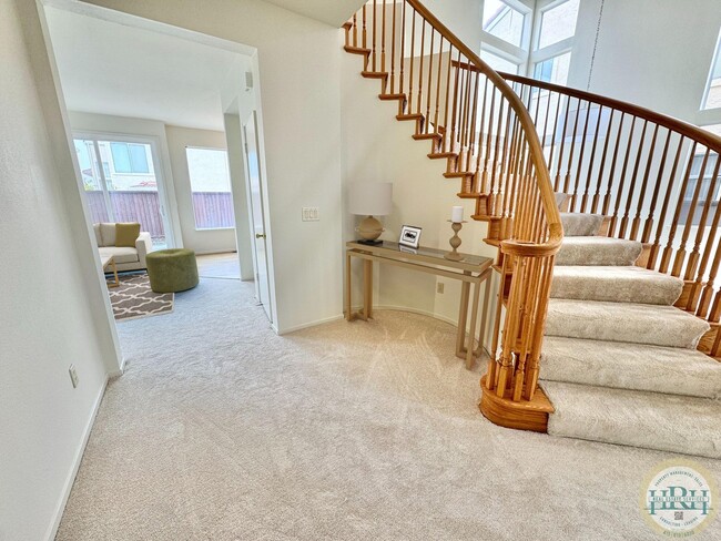 Large 6 BR|3 BA in the coveted Community Of Traditions Belhaven in Daly City With Views Of The Hills - Large 6 BR|3 BA in the coveted Community Of Traditions Belhaven in Daly City With Views Of The Hills House