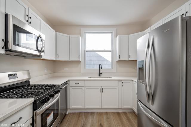 Building Photo - 3 bedroom in Chicago IL 60630
