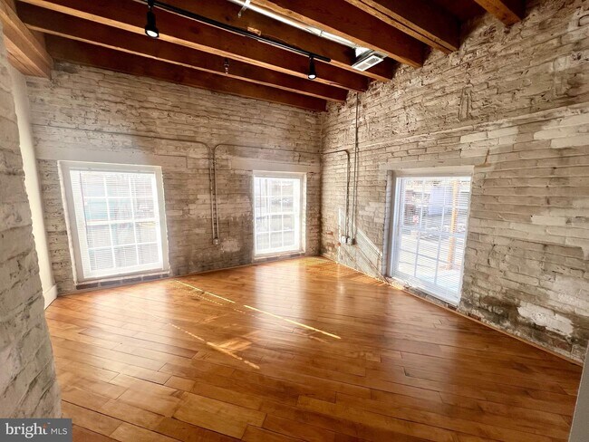 Building Photo - 401 Princess Anne St