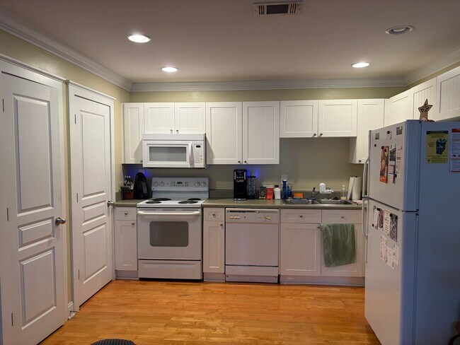 Building Photo - Convenient Single-Family Home Near UGA in East Athens